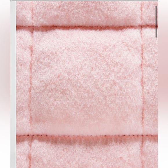 Lululemon Quilted Grid Tote Bag 5L Plush Fleece Strawberry Milkshake - Picture 4 of 10